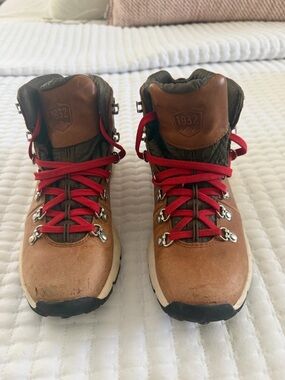 Banner Brown Leather Hiking Boots with Red Laces